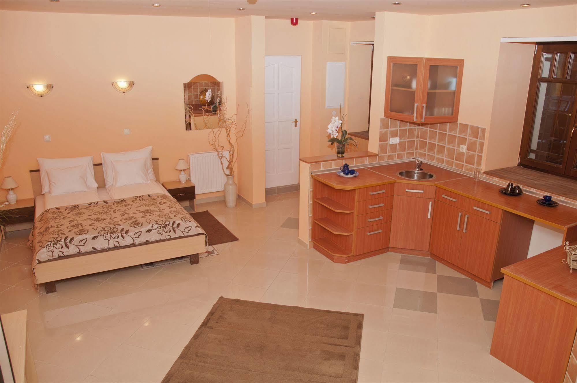 Esprit Hotel 3*