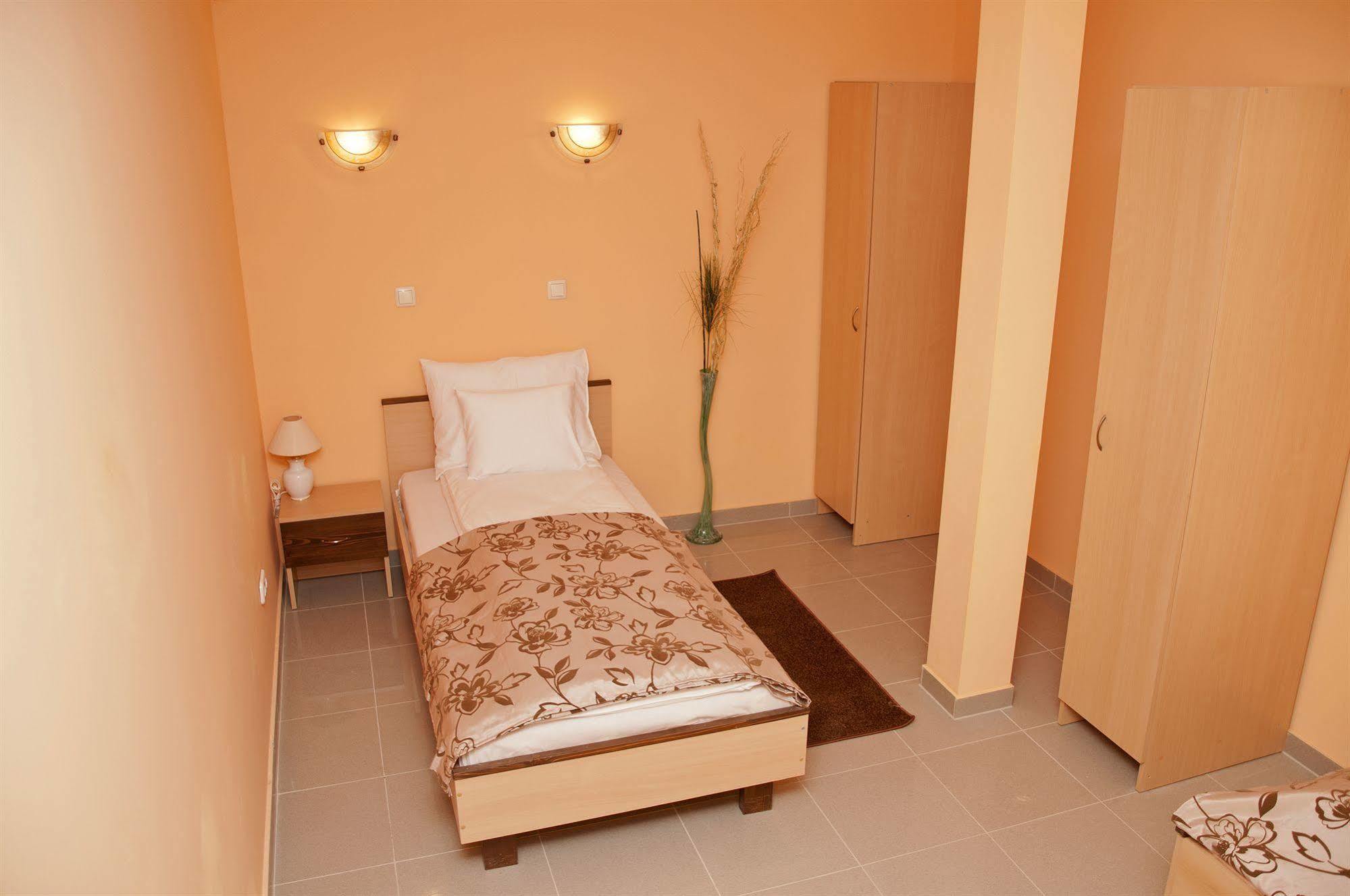 Esprit Hotel 3*